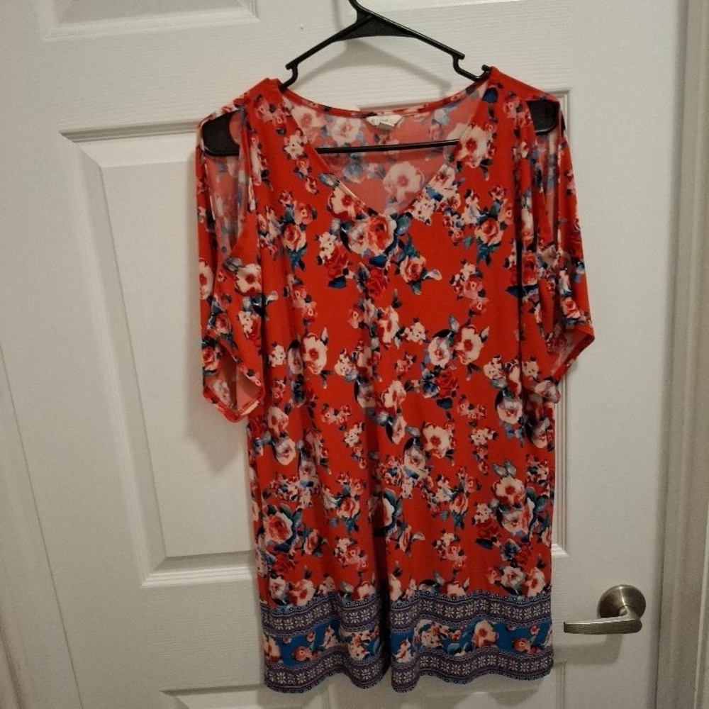 3/$15 Cato Size L Red Floral Cold Shoulder‎ V-Neck Floral Print Blouse